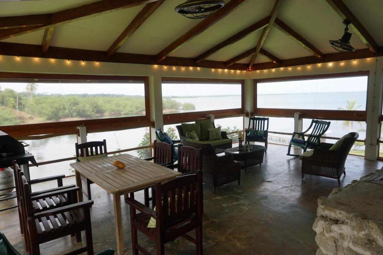 Dolphin Bay Hideaway Bed & Breakfast Бокас дел Торо Екстериор снимка